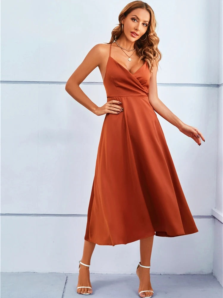 Bauluvio - Rückenfreies Satin Maxikleid