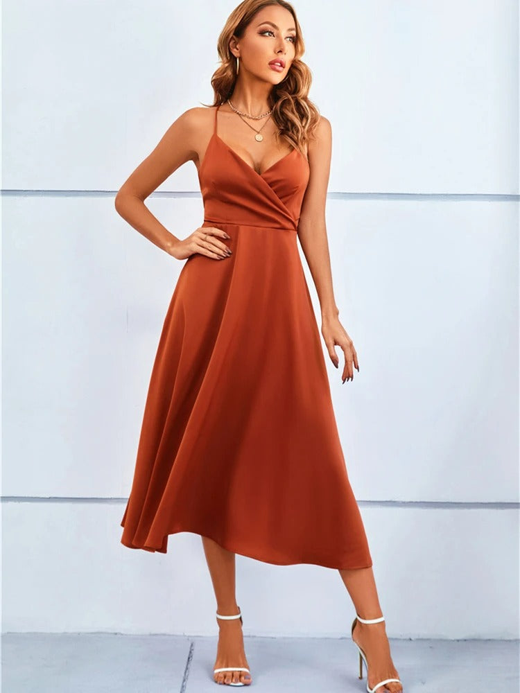 Bauluvio - Rückenfreies Satin Maxikleid