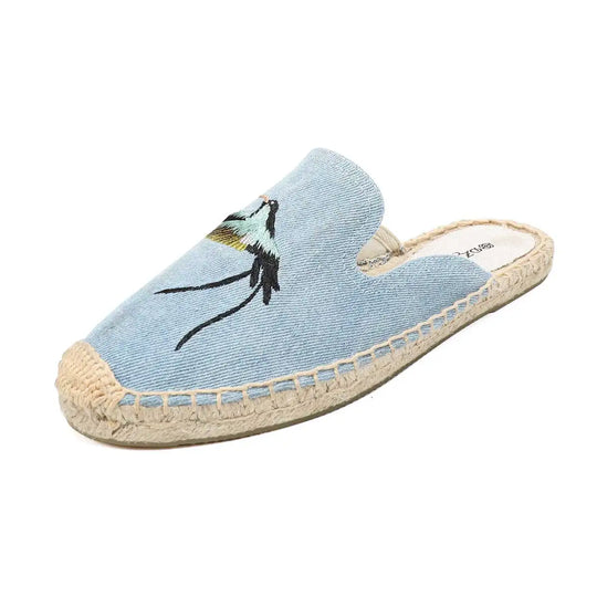 Bauluvio - Mules aus Denim mit Blumenstickerei