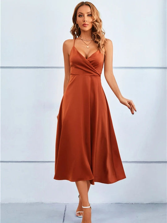 Bauluvio - Rückenfreies Satin Maxikleid