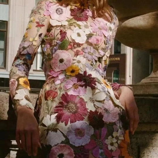 Bauluvio - Kleid mit Blumenstickerei