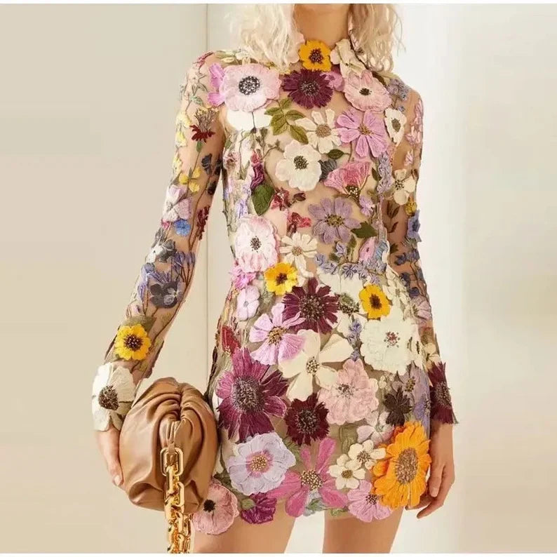 Bauluvio - Kleid mit Blumenstickerei